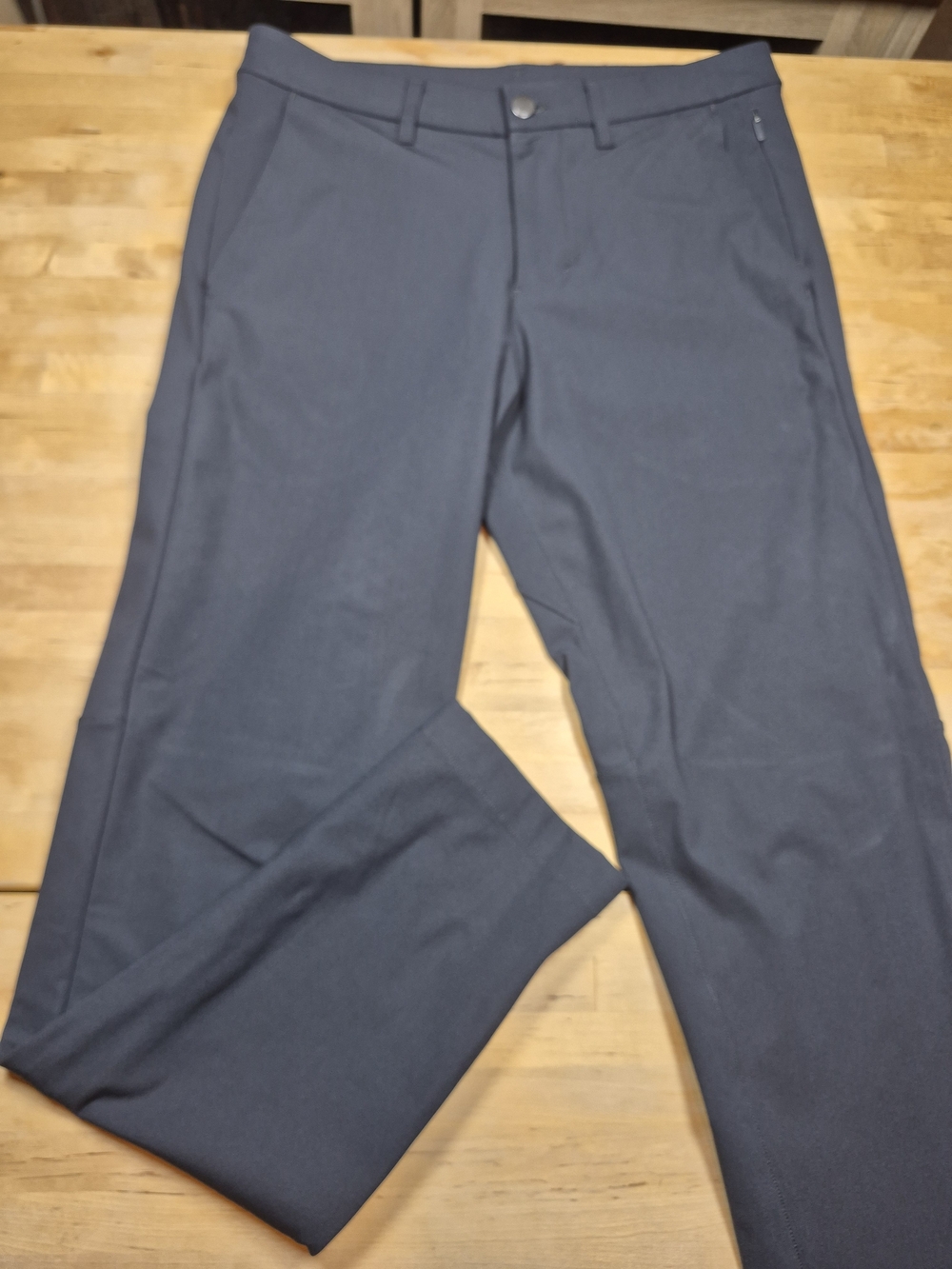 lululemon athletica Men's Chinos in Charcoal Gray